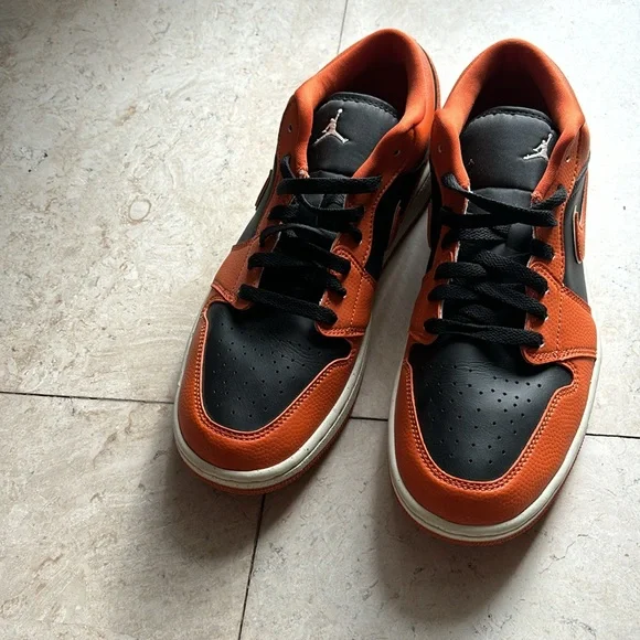 Jordan 1 low orange black - Picture 3 of 4